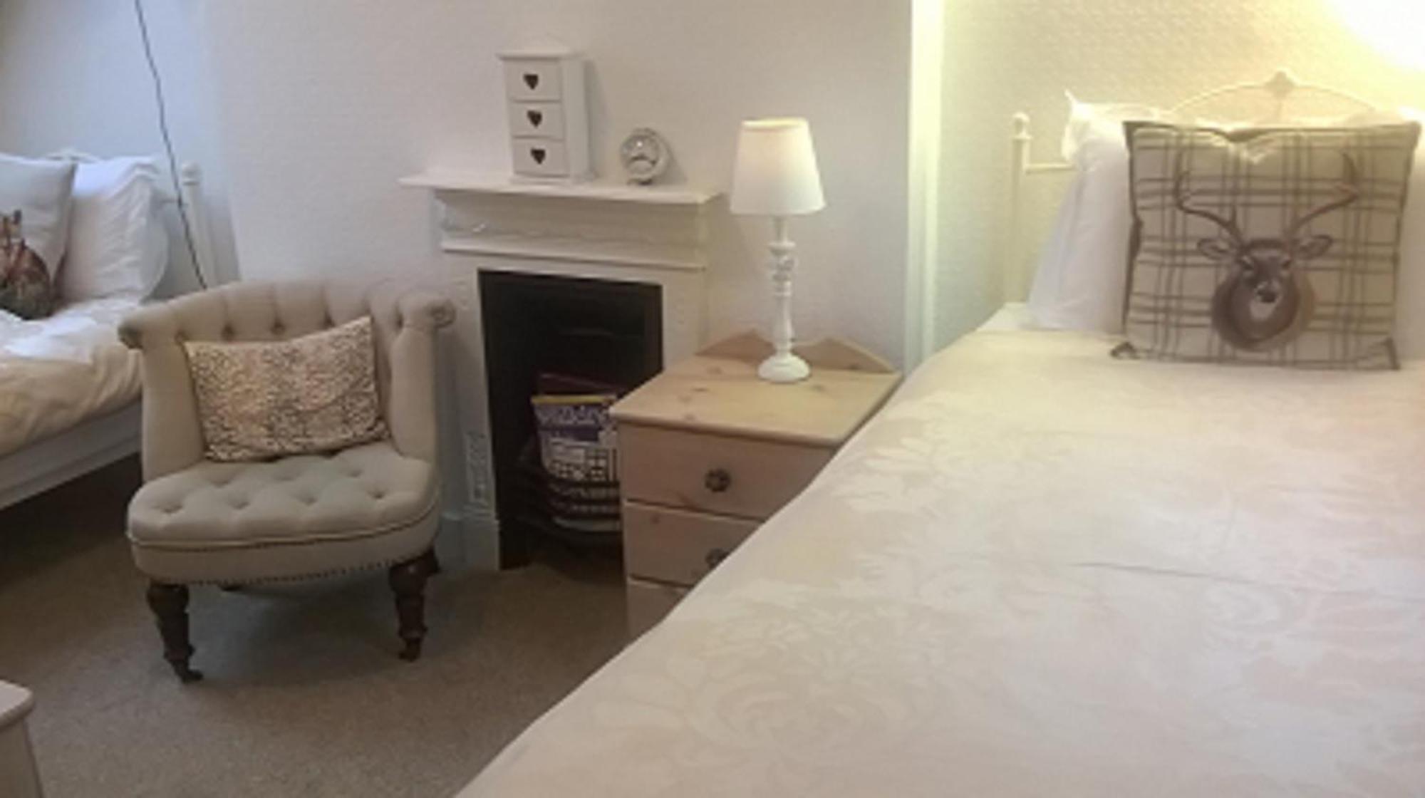 Anton Guest House Bed And Breakfast Shrewsbury Bagian luar foto