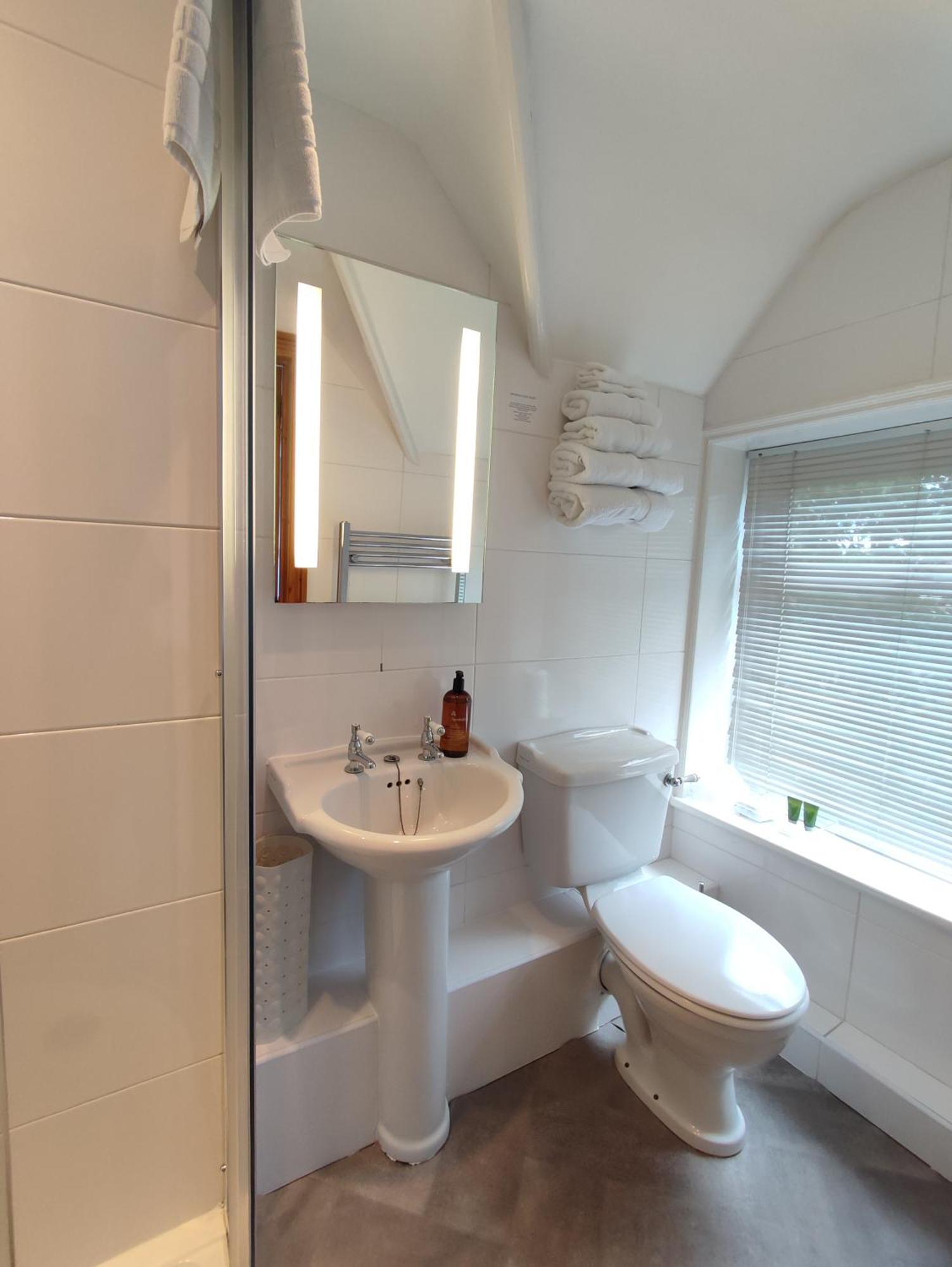 Anton Guest House Bed And Breakfast Shrewsbury Bagian luar foto