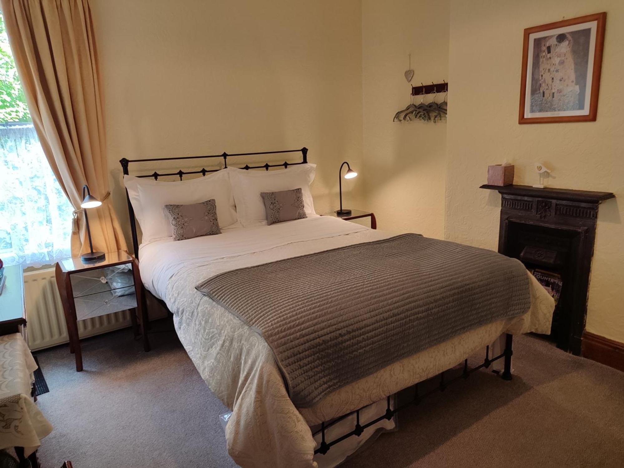 Anton Guest House Bed And Breakfast Shrewsbury Bagian luar foto