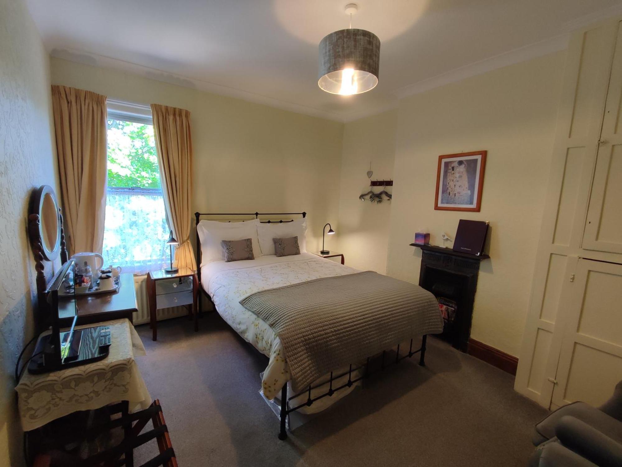 Anton Guest House Bed And Breakfast Shrewsbury Bagian luar foto