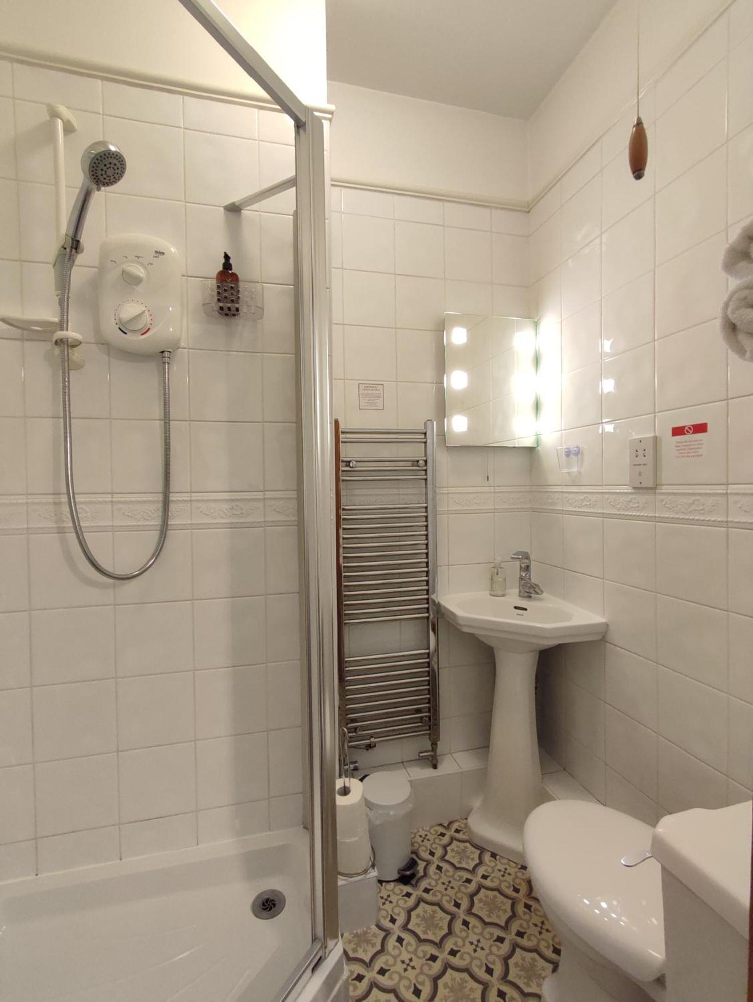 Anton Guest House Bed And Breakfast Shrewsbury Bagian luar foto