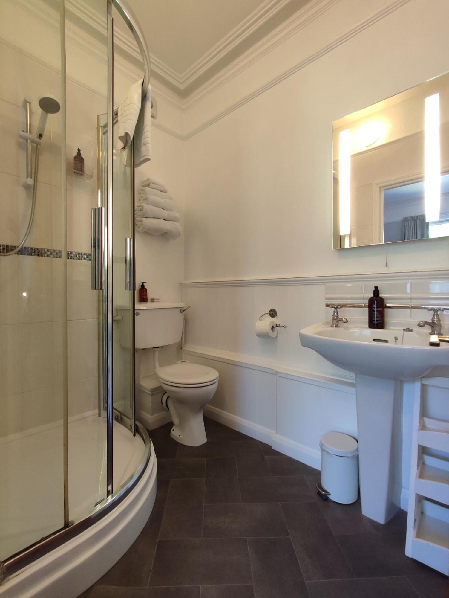 Anton Guest House Bed And Breakfast Shrewsbury Bagian luar foto